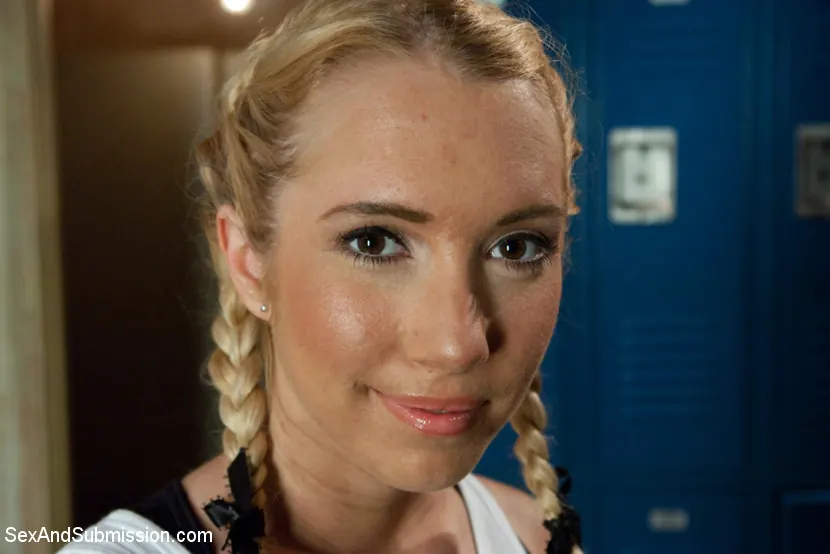 Kink 'チームのために1つを取る' 主演 Nicki Blue (写真 2)