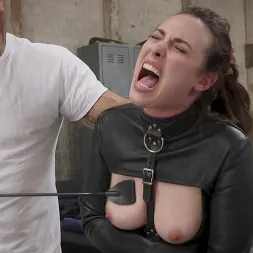 Joseline Kelly en 'Kink' Secretos entre hermanas hacen que Casey Calvert tenga problemas con el doble sexo anal (Miniatura 3)