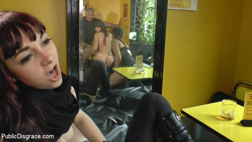 Juliette March に '裸の女は訓練を必要とする' from 'Kink' (写真 21) Kink '裸の女は訓練を必要とする' 主演 Juliette March (写真 21)