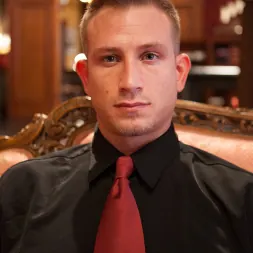 Juliette March en 'Kink' El regreso anal de la esclava Lyla y el orden de la autoridad (Miniatura 13)