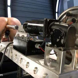 Juliette March に 'Kink' 小さなフライヤーは、すべての彼女の穴を高速ファッキングマシンで詰め込む (サムネイル 8)