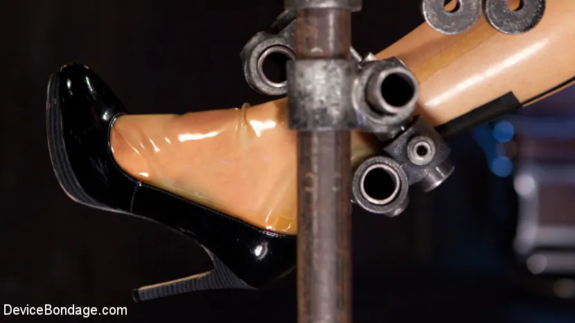 Juliette March en 'Puta atada en una euforia de depravación' from 'Kink' (foto 22) Kink 'Puta atada en una euforia de depravación' protagonizando Juliette March (foto 22)