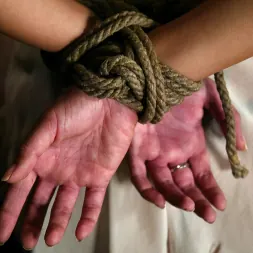 Justine Joli に 'Kink' ジャスティン・ジョリ、ハーモニー、サティバローズ (サムネイル 3)