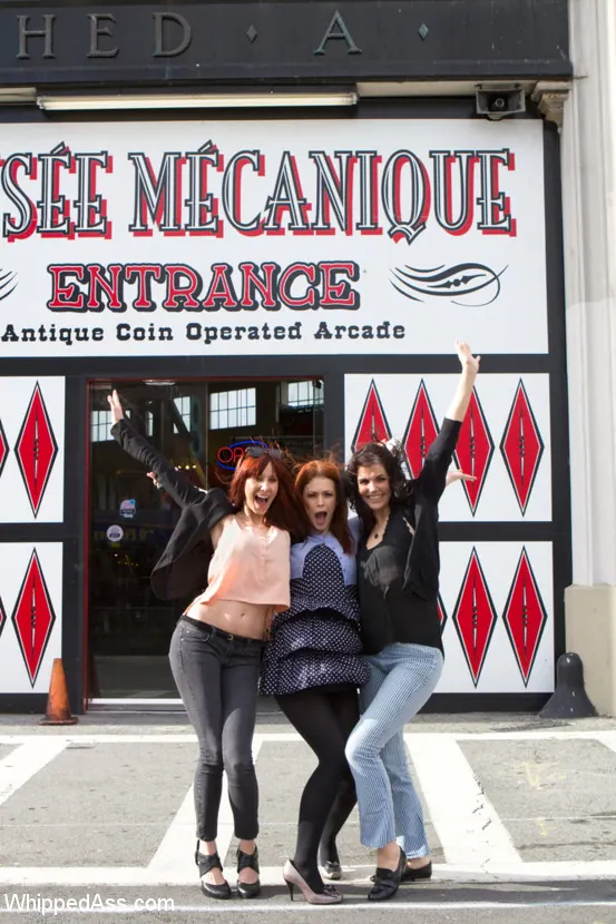 Kink 'Whipped Ass Girl Of The Month Behind The Scenes Teaser!' 主演 Justine Joli (写真 12)