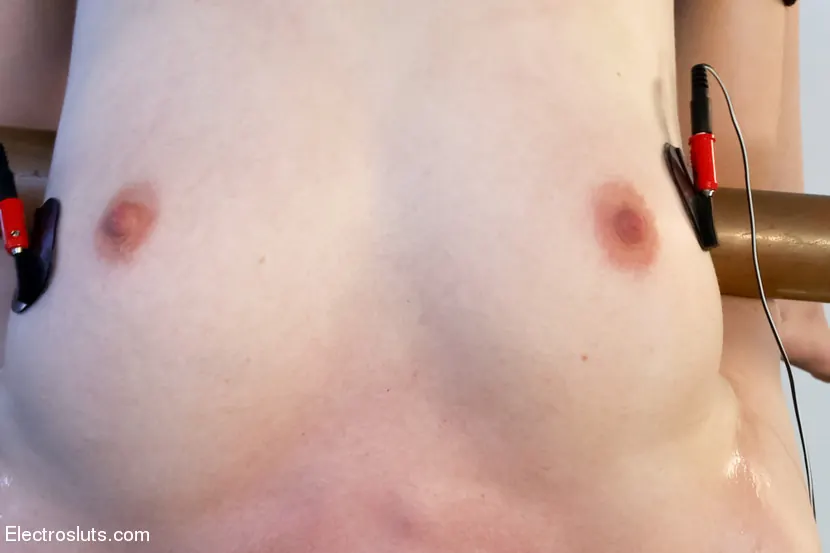 Justine Joli に 'Justineは私のお気に入りのElectroslutになりたい!' from 'Kink' (写真 13) Kink 'Justineは私のお気に入りのElectroslutになりたい!' 主演 Justine Joli (写真 13)