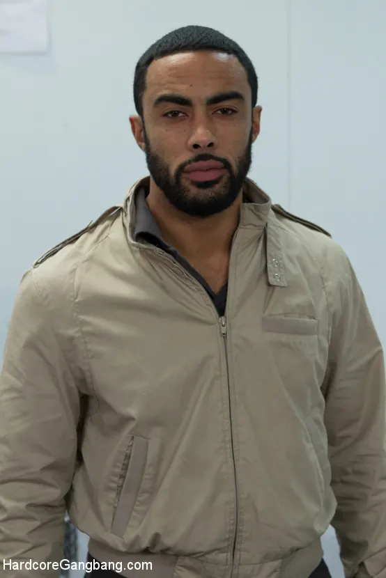 Kacie Castle に 'Rhythm Zero'd:Sluttyパフォーマンスアーティストが彼女の聴衆を責める' from 'Kink' (写真 6) Kink 'Rhythm Zero'd:Sluttyパフォーマンスアーティストが彼女の聴衆を責める' 主演 Kacie Castle (写真 6)