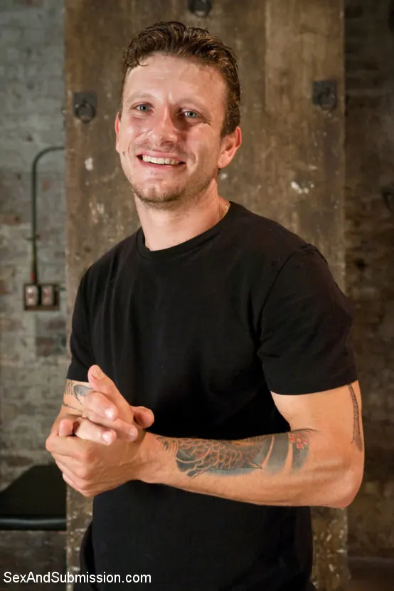 Karla Kush に '新鮮な肉のボンデージのいたずら' from 'Kink' (写真 1) Kink '新鮮な肉のボンデージのいたずら' 主演 Karla Kush (写真 1)