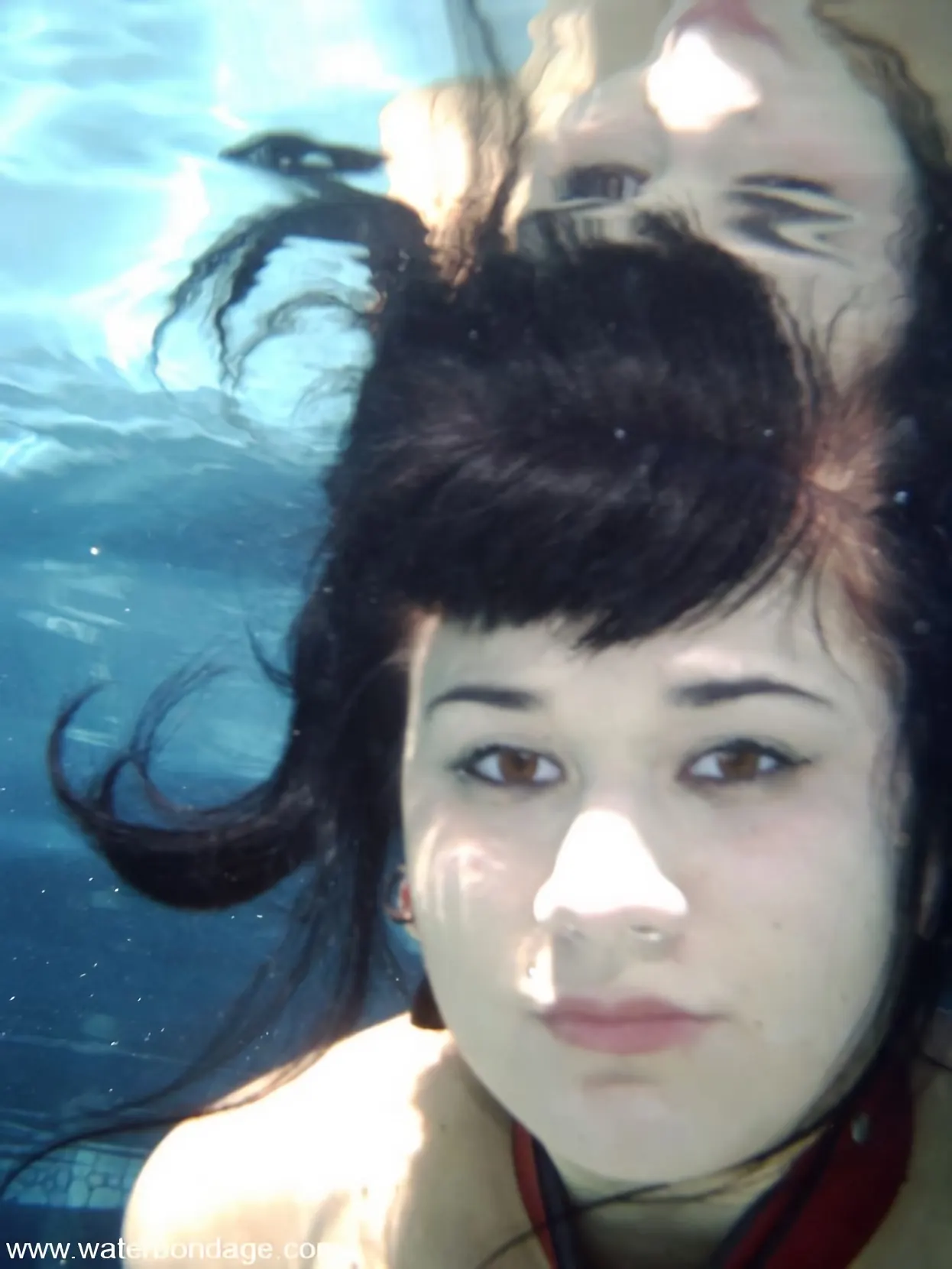 Kink 'Karma' protagonizando Karma (foto 13)