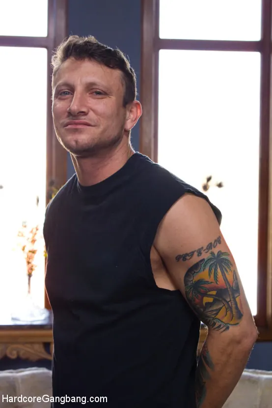 Kashmir Stone en '¡¡¡El primer gang bang de una esposa infiel!!!' from 'Kink' (foto 13) Kink '¡¡¡El primer gang bang de una esposa infiel!!!' protagonizando Kashmir Stone (foto 13)