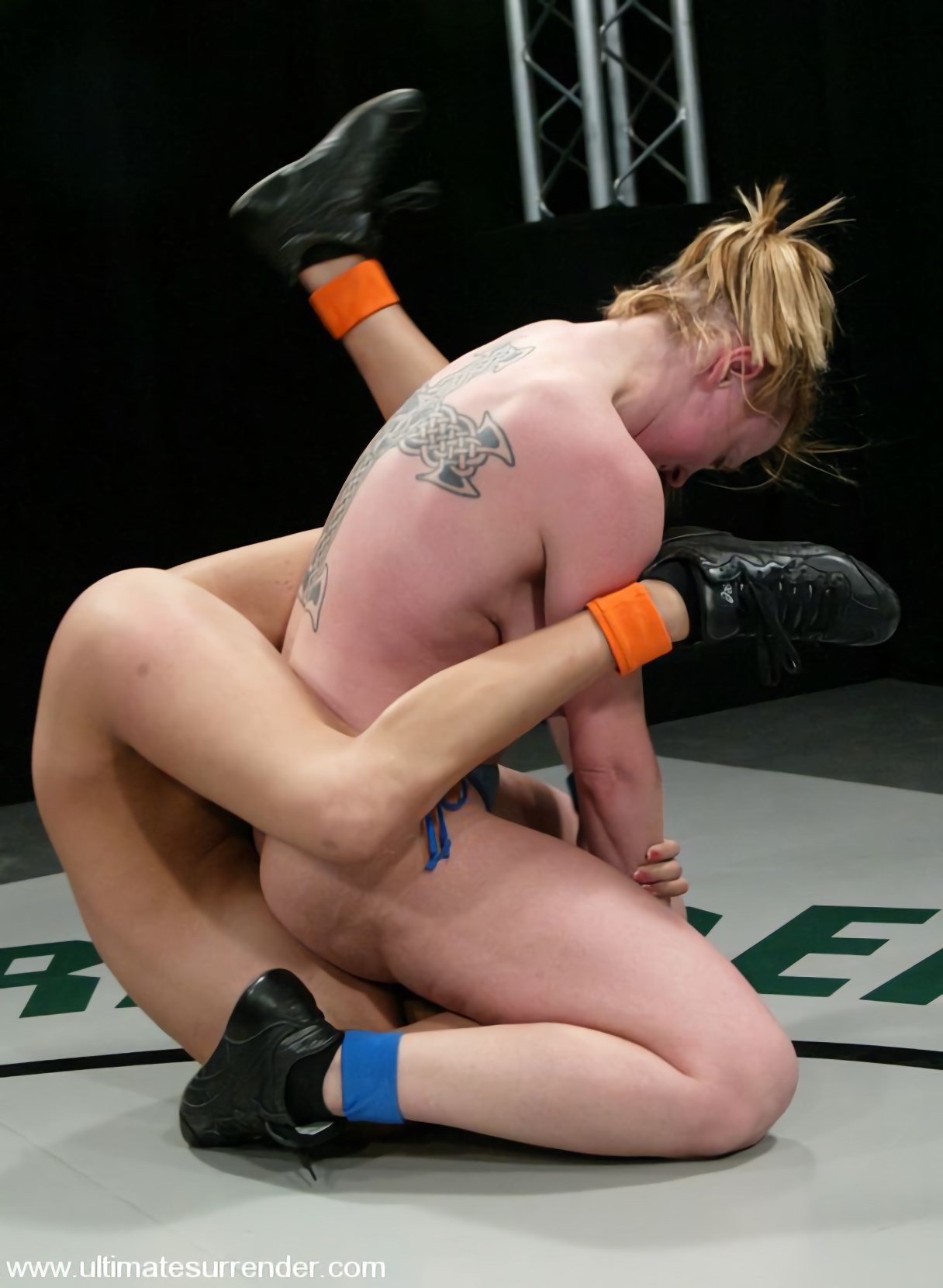 Kink 'El luchador (0-2) kat (0-3)' protagonizando Kat (foto 7)