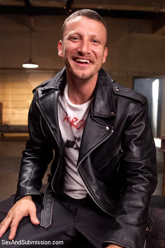 Kink 'アナル告白' 主演 Kate England (写真 2)