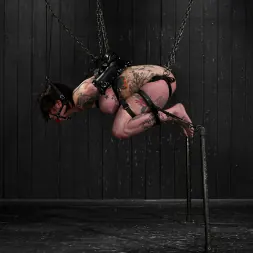 Kathryn Dupri に 'Kink' Submits to Leather Restraint (サムネイル 6)