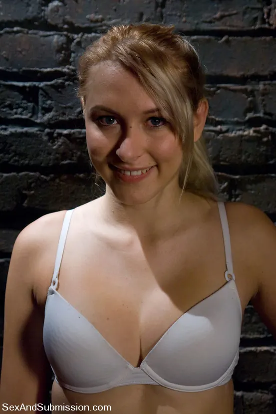 Kink '悪魔サンタ' 主演 Katie Summers (写真 1)