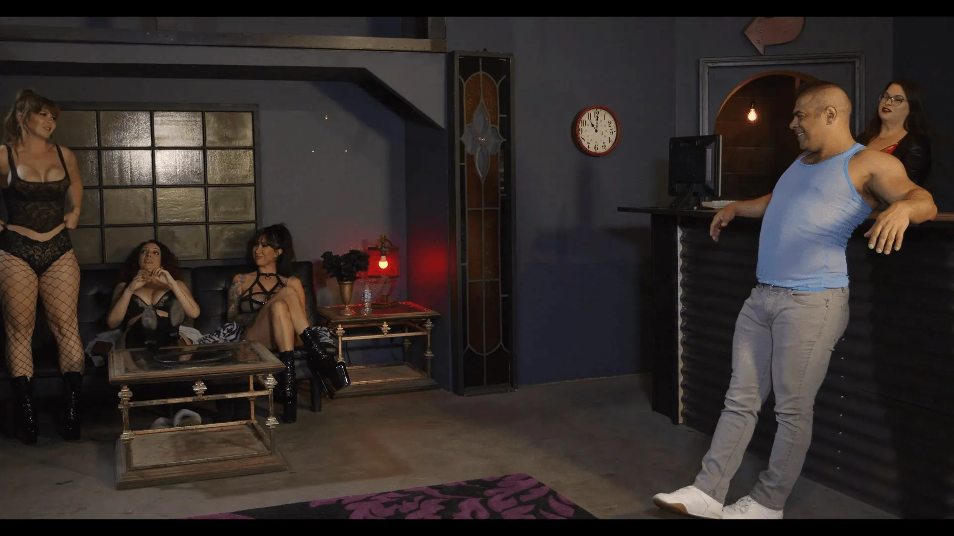 Kink 'Draven está aquí' protagonizando Kay Carter (foto 10)