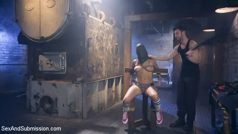 Keisha Grey en 'Rehabilitación para adolescentes con problemas' from 'Kink' (foto 9) Kink 'Rehabilitación para adolescentes con problemas' protagonizando Keisha Grey (foto 9)