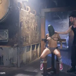 Keisha Grey en Rehabilitación para adolescentes con problemas (foto 9) Keisha Grey en 'Kink' Rehabilitación para adolescentes con problemas (Miniatura 9)