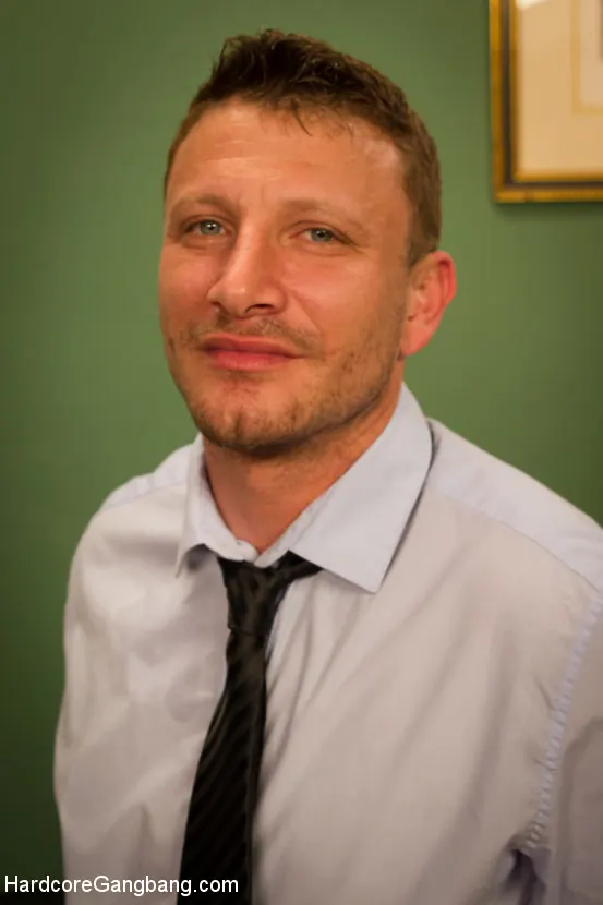 Kink 'ダブルOセクシー：秘密のエージェントは、インテルのために彼女の穴を売る！' 主演 Kiki Daire (写真 22)