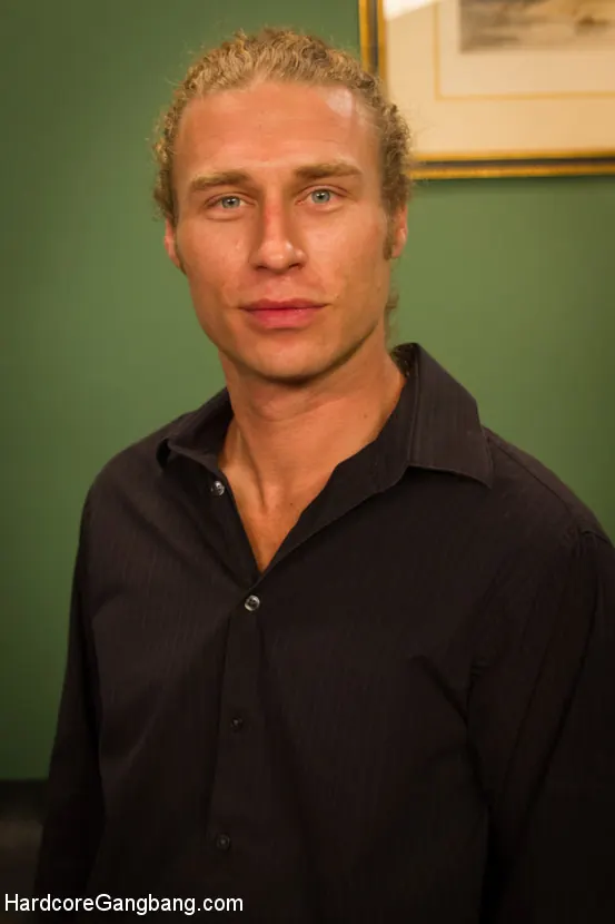 Kink 'ダブルOセクシー：秘密のエージェントは、インテルのために彼女の穴を売る！' 主演 Kiki Daire (写真 25)