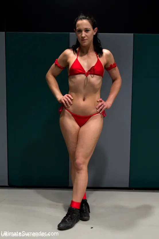 Kink 'Orgía masiva de 6 chicas del infierno ¡Los perdedores son follados, fistados, obligados a chorrear y humillados!' protagonizando Kiki Koi (foto 9)