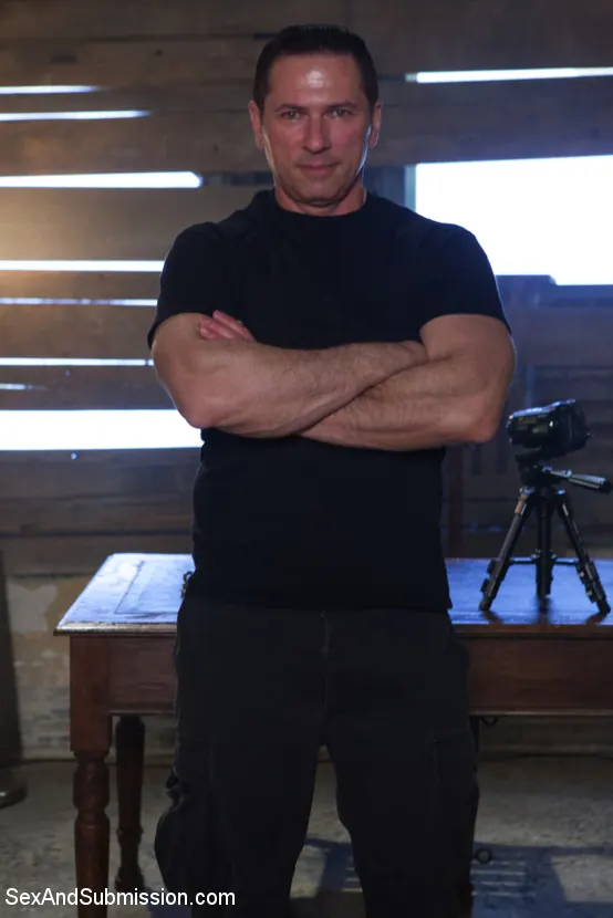 Kimber Woods に 'アナルアセット' from 'Kink' (写真 19) Kink 'アナルアセット' 主演 Kimber Woods (写真 19)