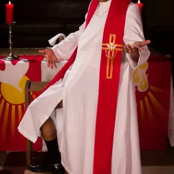 Kimmy Lee に 'Kink' 元売春婦は修道女に暴力を振るう！ (サムネイル 4)