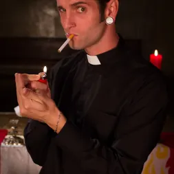 Kimmy Lee に 'Kink' 元売春婦は修道女に暴力を振るう！ (サムネイル 5)