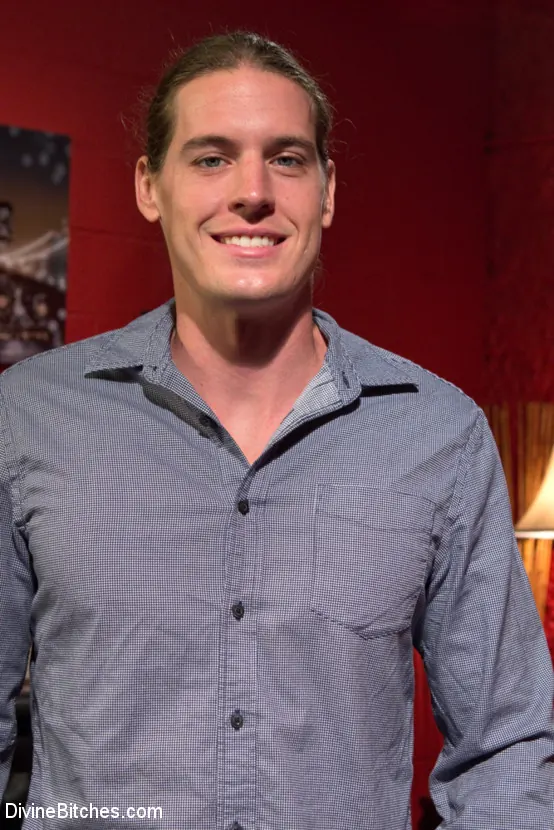 Kink 'Chica jefa' protagonizando Cherry Torn (foto 4)