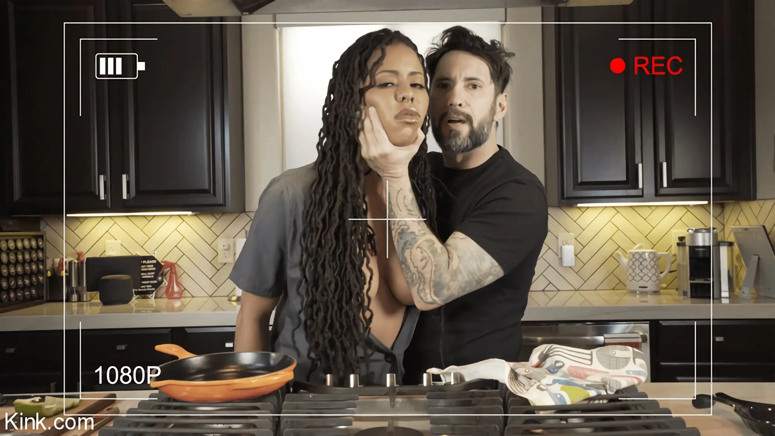 Kink 'アメリカの恋人:キラノワールは苦しめられ、犯されています' 主演 Kira Noir (写真 3)