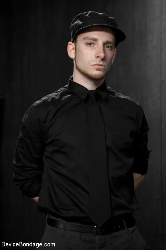 Kink 'Punished by Sebastian Keys on DeviceBondage!' 主演 Krissie Dee (写真 1)