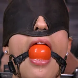 Kristen Scott en 'Kink' La Bella y la Bestia: Kristen Scott vs El Papa (Miniatura 7)