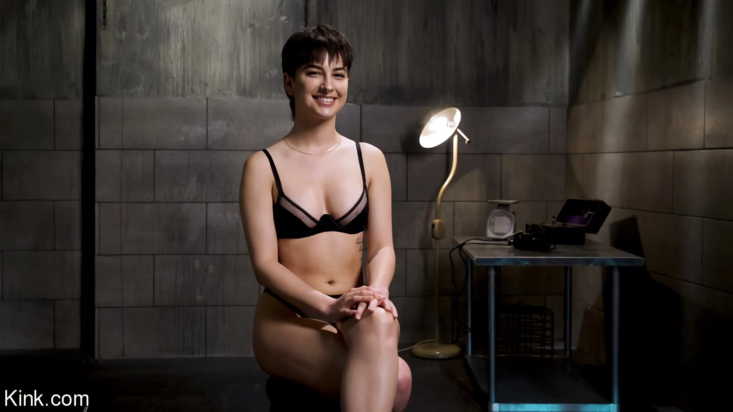 Kink 'クリステン・スコット:2日間の苦しみ、1日目' 主演 Kristen Scott (写真 1)