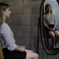 Kristen Scott en 'Kink' Escuela de sumisión: Kristen Scott, día 1 (Miniatura 2)