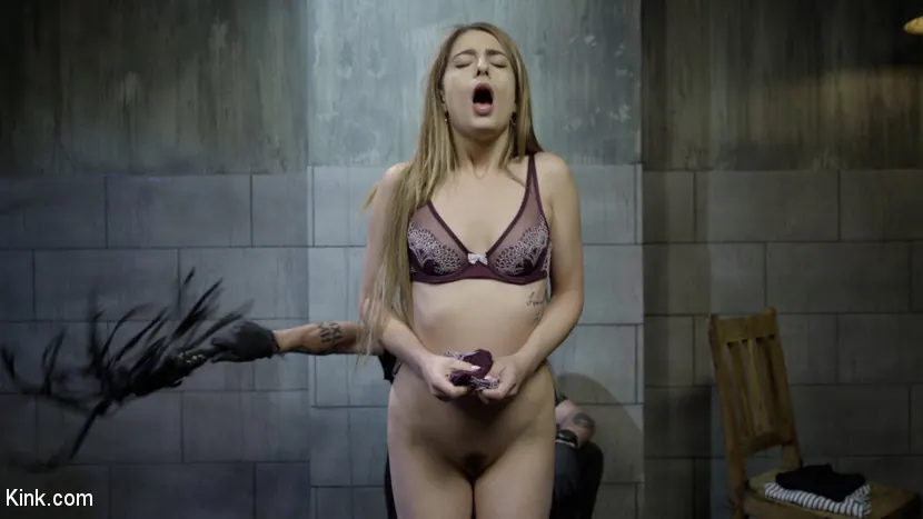 Kink 'Escuela de sumisión: Kristen Scott, día 1' protagonizando Kristen Scott (foto 6)