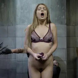 Kristen Scott en 'Kink' Escuela de sumisión: Kristen Scott, día 1 (Miniatura 6)