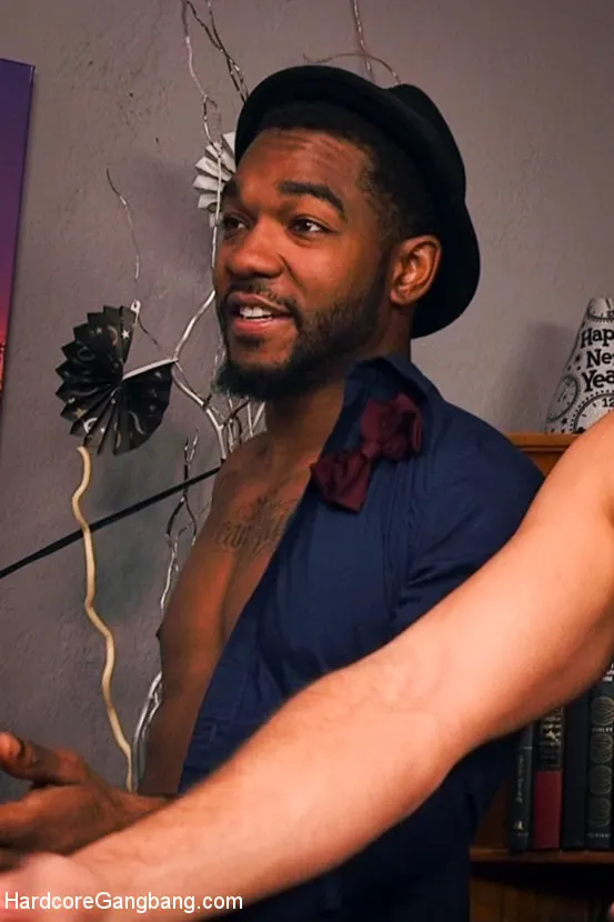 Kristina Rose en 'Esposa infiel atrapada y castigada por 5 pollas' from 'Kink' (foto 16) Kink 'Esposa infiel atrapada y castigada por 5 pollas' protagonizando Kristina Rose (foto 16)