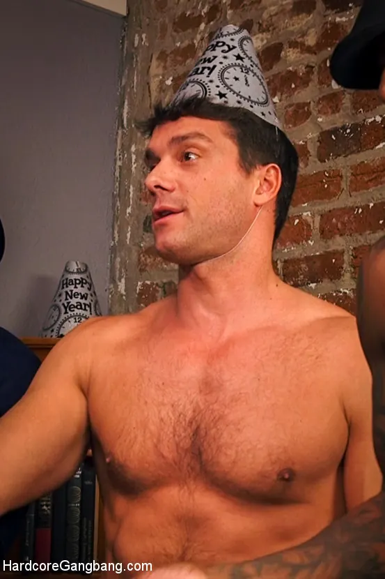 Kristina Rose en 'Esposa infiel atrapada y castigada por 5 pollas' from 'Kink' (foto 17) Kink 'Esposa infiel atrapada y castigada por 5 pollas' protagonizando Kristina Rose (foto 17)