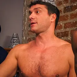 Kristina Rose en Esposa infiel atrapada y castigada por 5 pollas (foto 17) Kristina Rose en 'Kink' Esposa infiel atrapada y castigada por 5 pollas (Miniatura 17)