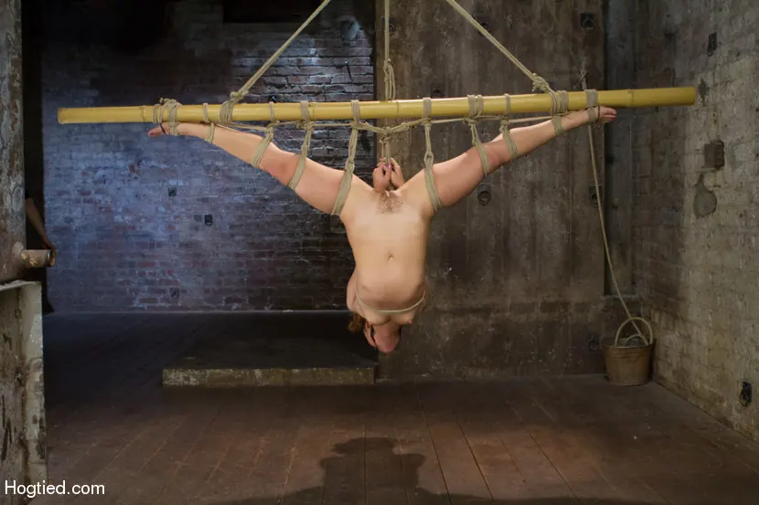 Kristina Rose en 'Hispana caliente perforada y desafiada con ataduras implacables' from 'Kink' (foto 10) Kink 'Hispana caliente perforada y desafiada con ataduras implacables' protagonizando Kristina Rose (foto 10)