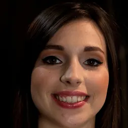 Kristine Kahill に 'Kink' Tomi Knox、ファックドールを襲撃クリスティン・カヒル、創造的なデバイスとサディズム (サムネイル 2)