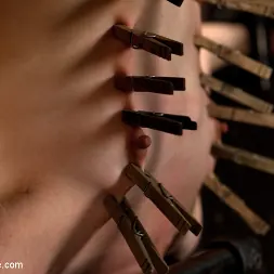 Kristine Kahill に 'Kink' Tomi Knox、ファックドールを襲撃クリスティン・カヒル、創造的なデバイスとサディズム (サムネイル 15)