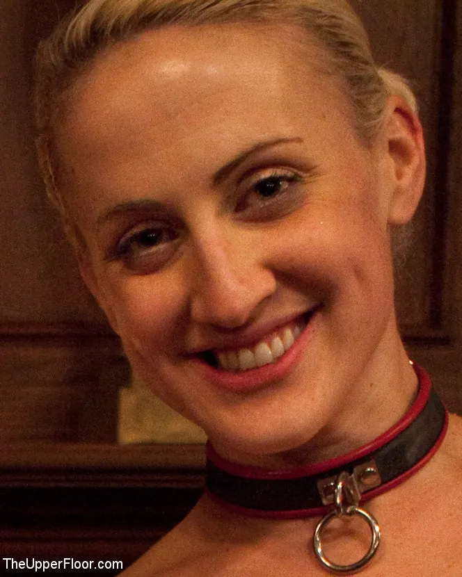 Kink 'Iniciación de la asfixia' protagonizando Krysta Kaos (foto 2)