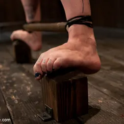 Krysta Kaos に 強烈なボンデージが重度の電気オルガスムを誘発する (写真 15) Krysta Kaos に 'Kink' 強烈なボンデージが重度の電気オルガスムを誘発する (サムネイル 15)