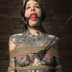 Krysta Kaos en Krysta Kaos: El regreso de Kaos (foto 3) Krysta Kaos en 'Kink' Krysta Kaos: El regreso de Kaos (Miniatura 3)