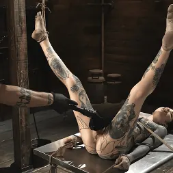 Krysta Kaos en Krysta Kaos: El regreso de Kaos (foto 23) Krysta Kaos en 'Kink' Krysta Kaos: El regreso de Kaos (Miniatura 23)