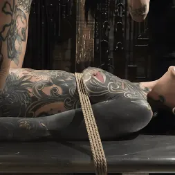 Krysta Kaos en Krysta Kaos: El regreso de Kaos (foto 24) Krysta Kaos en 'Kink' Krysta Kaos: El regreso de Kaos (Miniatura 24)