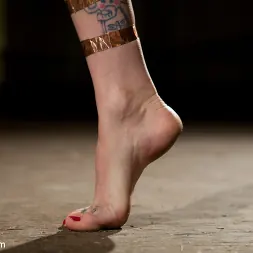 Krysta Kaos に KrystaはElectrosexのショックから自分自身を中断する (写真 8) Krysta Kaos に 'Kink' KrystaはElectrosexのショックから自分自身を中断する (サムネイル 8)