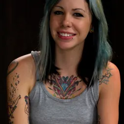 Krysta Kaos en 'Kink' Puta dolorida recibe un castigo brutal y llega al orgasmo Tormento extremo en el coño y los pezones, ¡joder, ay! (Miniatura 2)