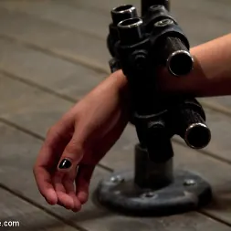 Krysta Kaos en 'Kink' Puta dolorida recibe un castigo brutal y llega al orgasmo Tormento extremo en el coño y los pezones, ¡joder, ay! (Miniatura 9)