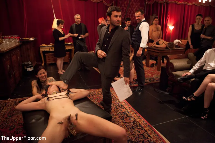 Kink 'Iniciación de esclavos: cerdito Parte 2' protagonizando Krysta Kaos (foto 19)