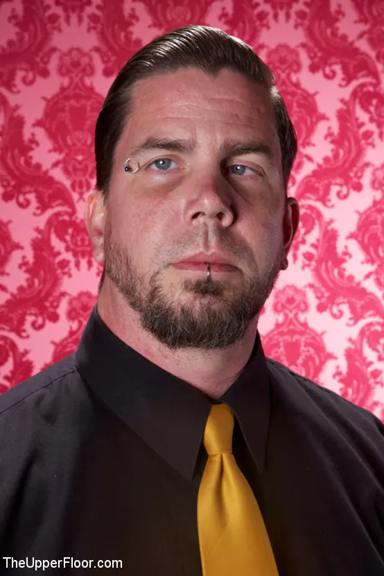 Kink 'Iniciación esclava: pistola' protagonizando Krysta Kaos (foto 17)